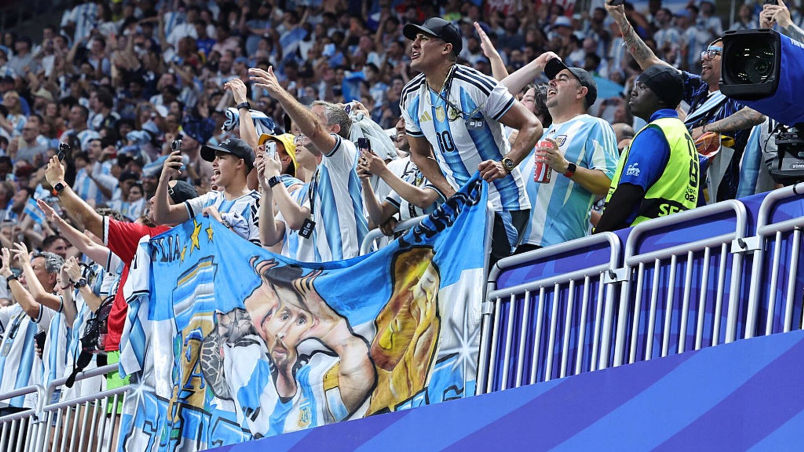 Argentinian Fans Bring the Heat as Spain Awaits in World Cup Final
