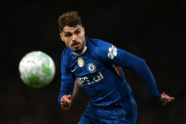Chelsea Stand Firm on Pedro Neto's Future Amid Interest from Rivals