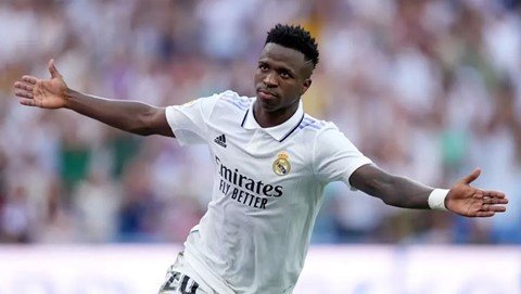 Arsenal Closing in on Multiple Deals as Transfer Window Heats Up