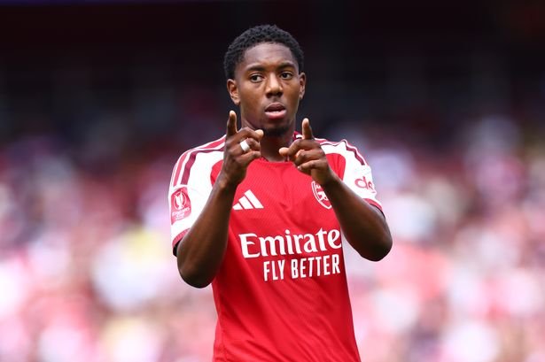 Manchester United Shift Focus in Transfer Market After Lewis Hall Decision