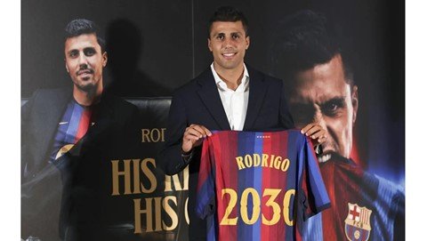 Rodri, Guardiola's Heir, Aims for More with Barcelona