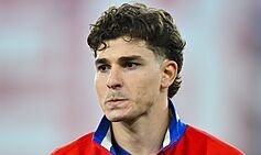 Alvarez on the Brink: Atletico Open Arsenal Door, But Barca Dream Threatens to Derail Gunners' Pursuit