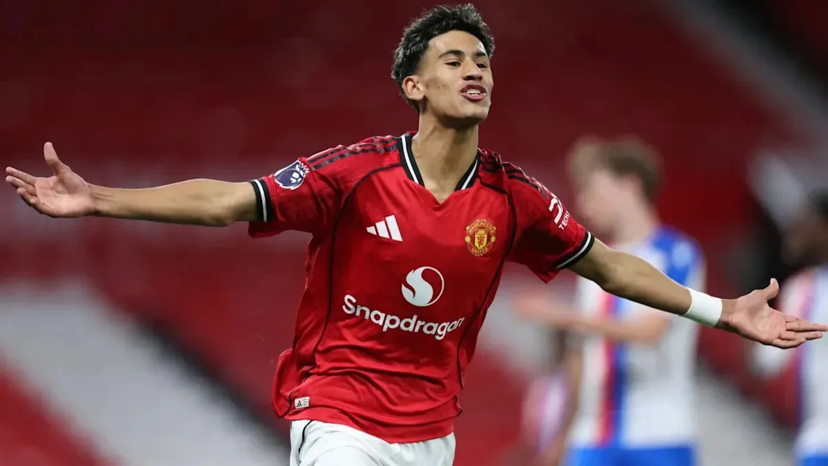 Manchester United Wonderkid JJ Gabriel Travels to Barcelona After Demanding Old Trafford Exit