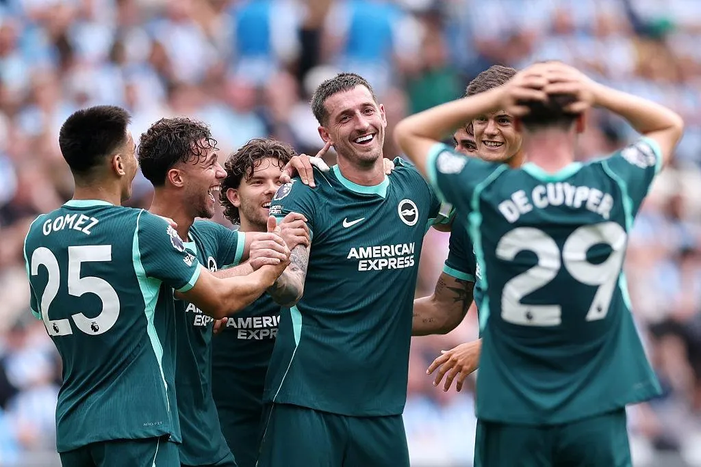 Brighton Stun Champions Arsenal 3-0 as Pascal Struijk Debuts in Dominant Display