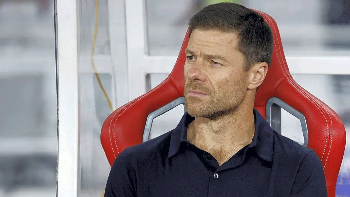 Redknapp Demands Estevao Start as Chelsea's Defensive Woes Deepen Under Alonso
