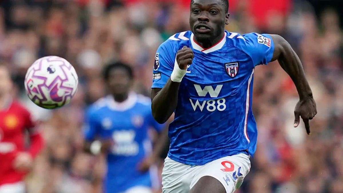 Premier League’s ‘Wrecking Ball’: Brobbey’s Form Sparks Urgent Transfer Debate for Arsenal, Liverpool and Manchester United