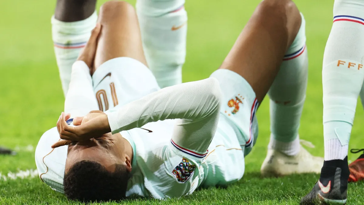 Mbappé’s Injury Blow: France’s Nations League Opener Overshadowed by Knee Concern