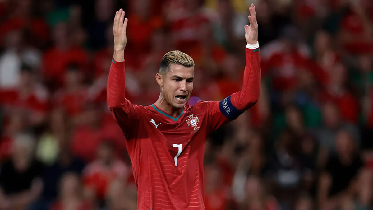 Cristiano Ronaldo’s Final Act at Manchester United: A Walkout That Ends an Era Cristiano Ronaldo’s Final Act at Manchester United: A Walkout That Ends an Era