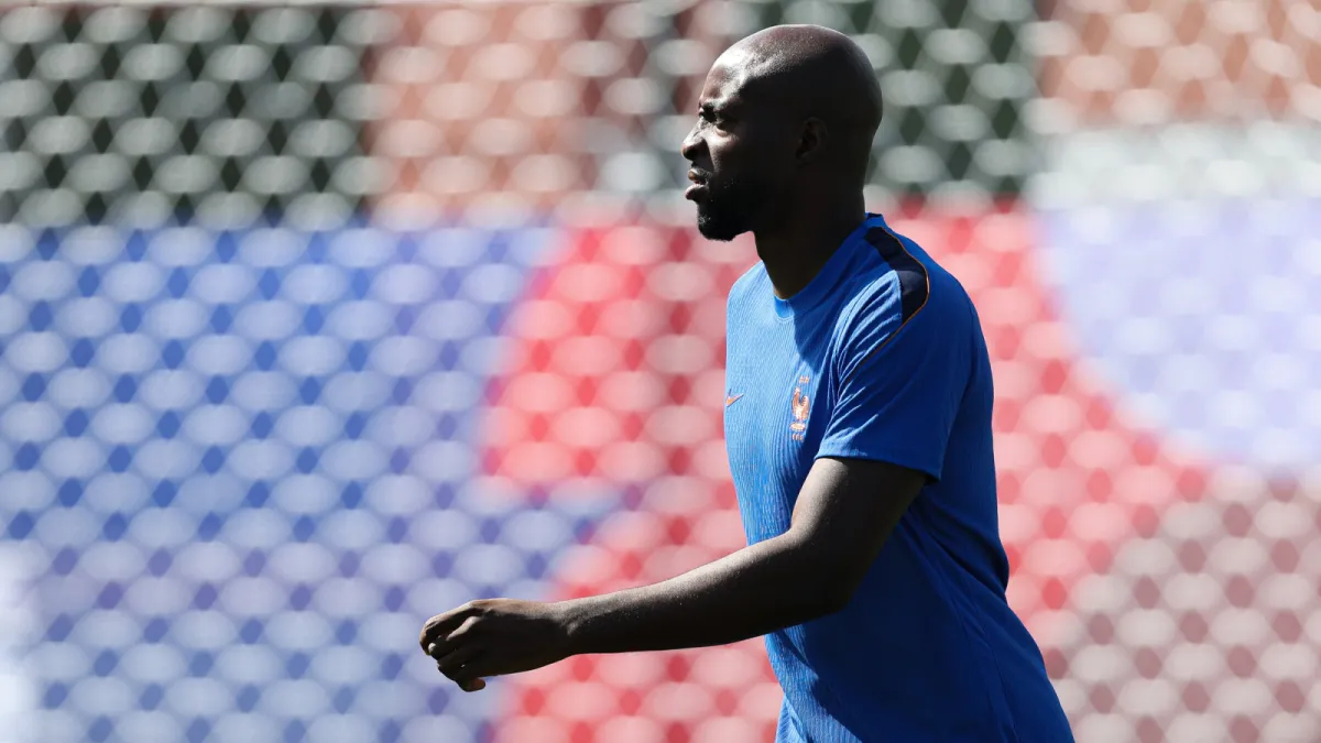 Manchester United’s January Striker Push: Mateta Target Tied to Zirkzee Exit