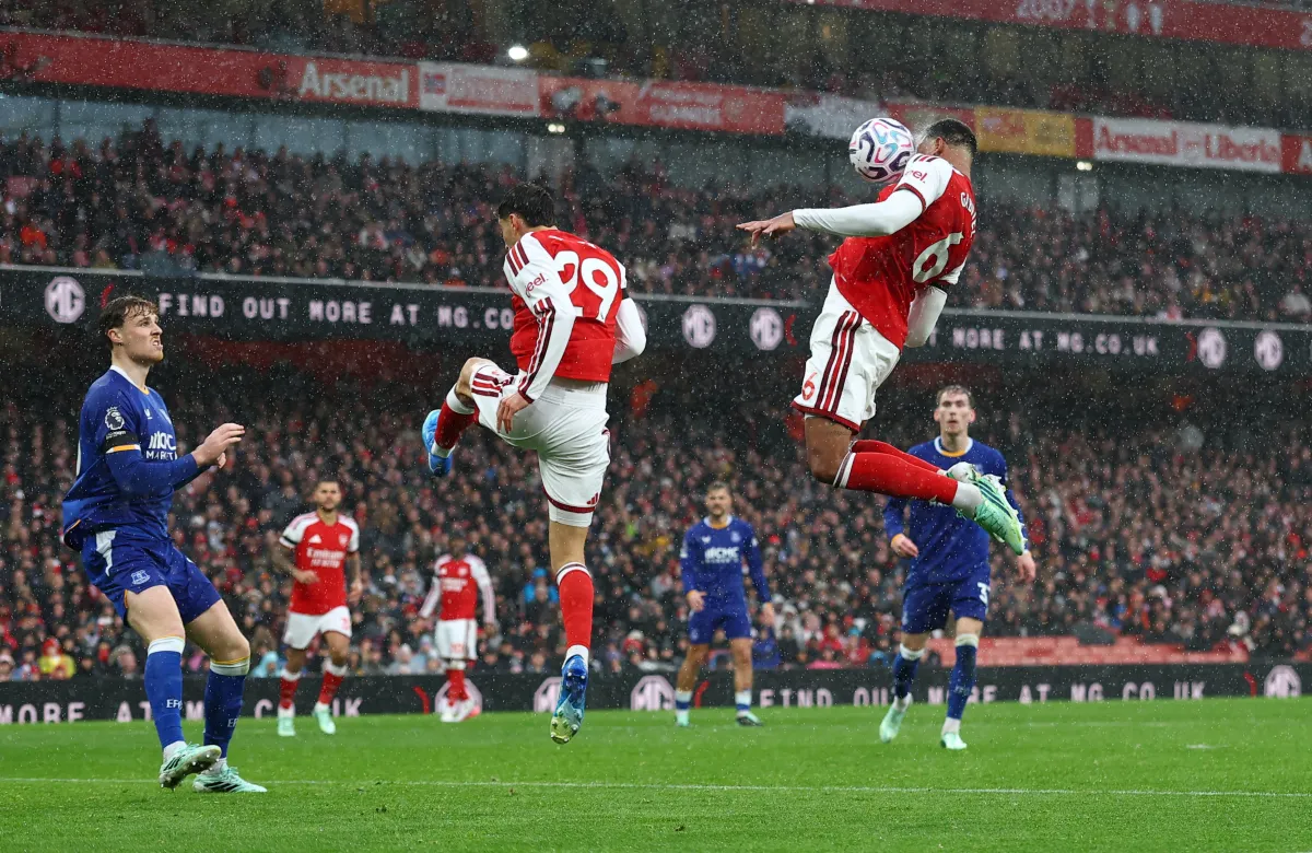 Arsenal Join Manchester City at Premier League Summit as Aston Villa End Leaders' Perfect Start