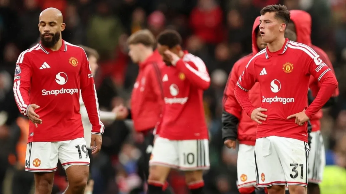 Manchester United Suffer Heavy Bournemouth Defeat as Pressure Mounts on Michael Carrick While Liverpool Beat Brighton